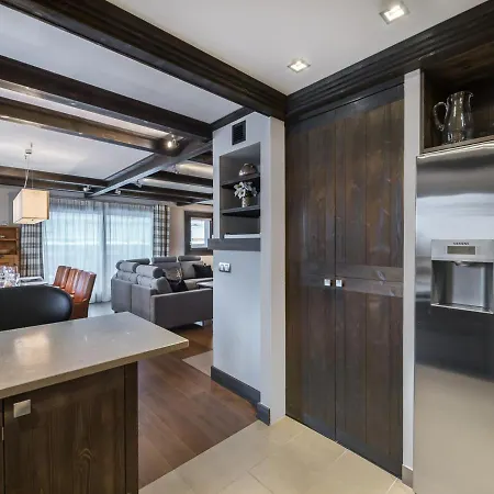 Chic Avec Cheminée Et Parking à - Fr-1-563-64 *