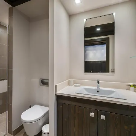 Chic Avec Cheminee Et Parking A - Fr-1-563-64 Daire Courchevel